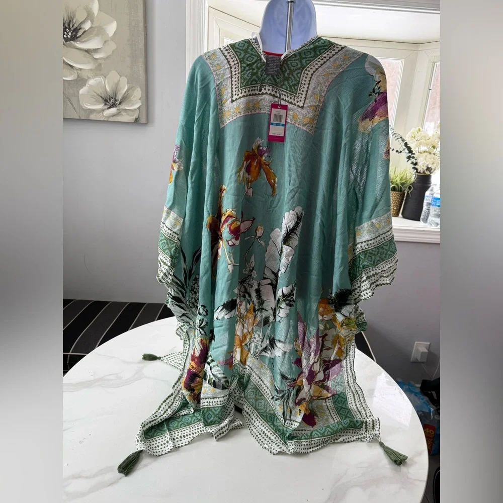 Vince Camuto Floral Kimono in Green and Multicolor - Picture 3 of 7
